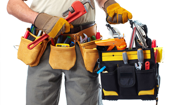 Handyman holding a tool bag